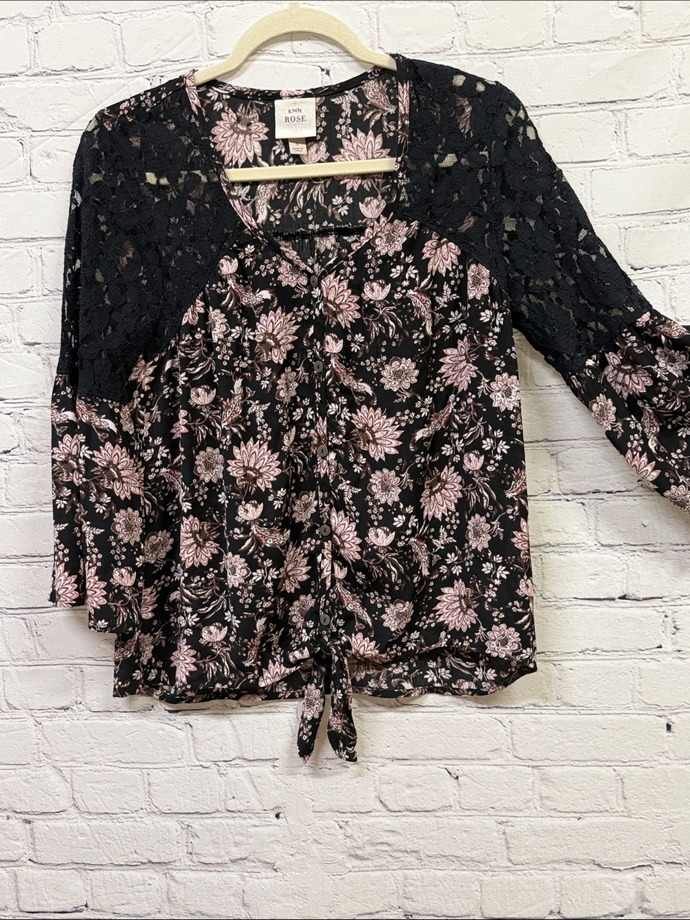 Knox rose floral bell lace sleeve oversized small